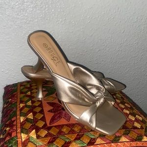Gold Low pumps (ELEGANT)